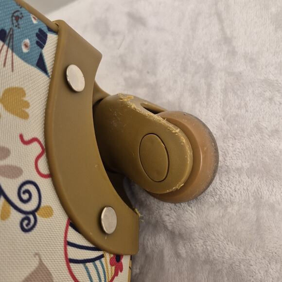 Green Living Lily Bloom Eco Friendly Cat Furry Friends Luggage 25" Suitcase - Picture 13 of 16